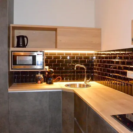 Lf Begonia, By Flat In Apartment *